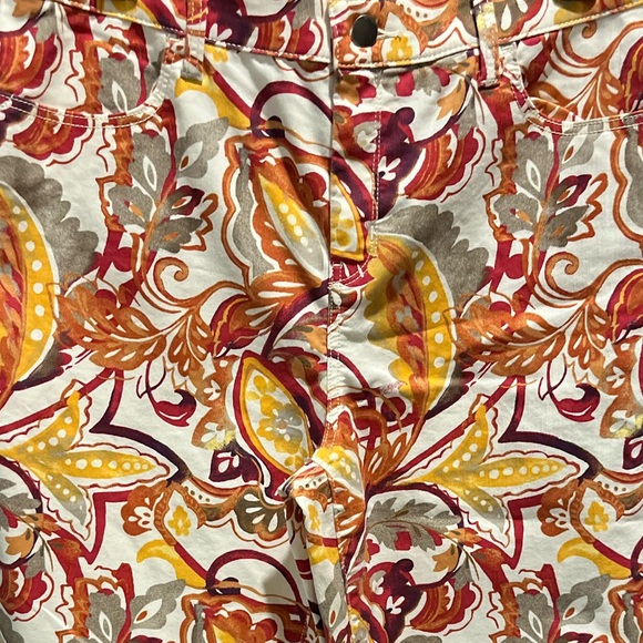 124. NWT WOMENS CHICO’S 2/L DETAIL DENIM JEANS - Picture 4 of 6